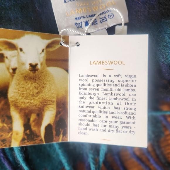 Lambswool mits and scarf set - Picture 2 of 2